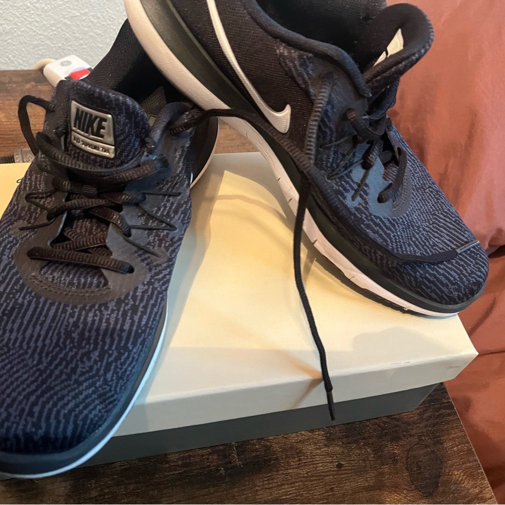 Nike tennis Shoes
